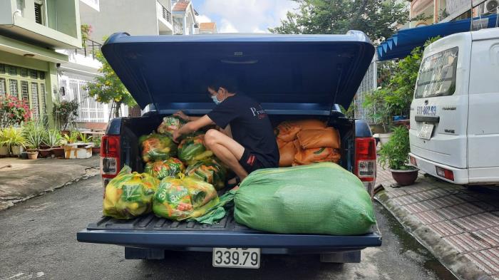 Trao quà đến người dân ở P.Phước Long A, P.Long Phước (ngày 17/09/2021)